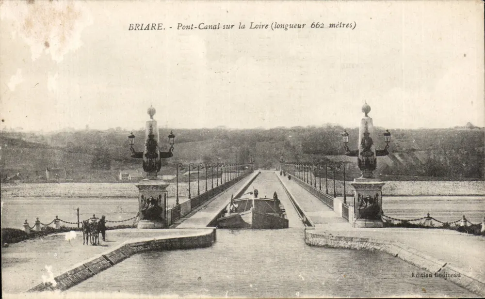 Briare - Pont-Canal sur la Loire (longueur 662 mètres) — Édition Bodjneau - Frente