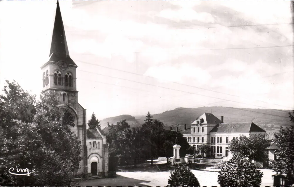 Matour (S.-et-L.) — Place de l'Église — Photobonier Macon n°41 - Frente
