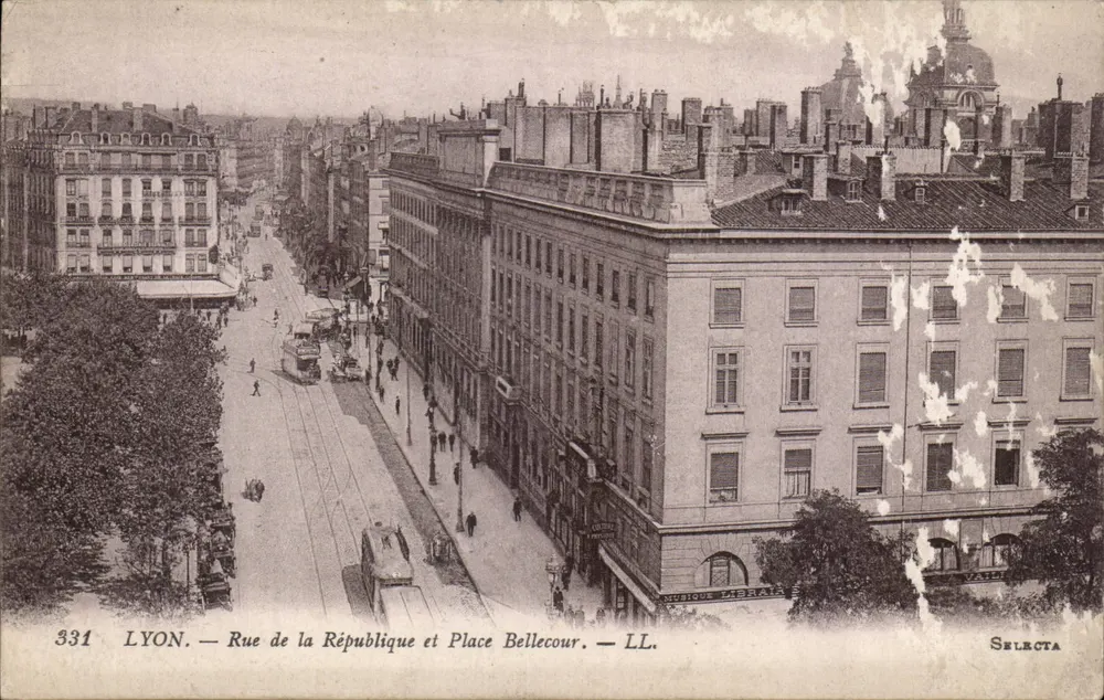 LYON — Rue de la République und Place Bellecour — Selecta, n°331 - Vorderseite