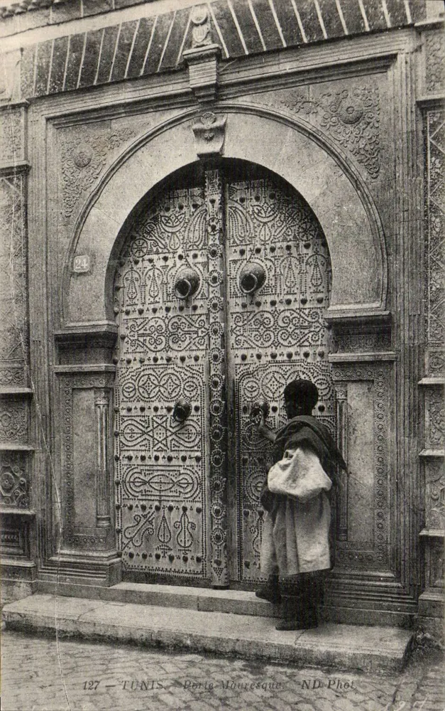तुनीस — मौरीशियन गेट — एनडी फोटो. - आगे