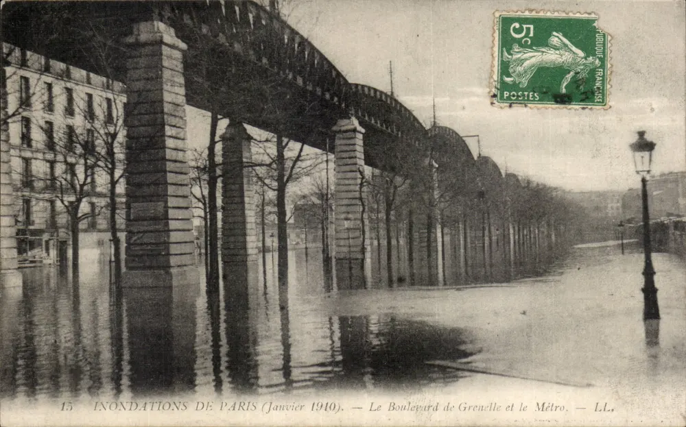 Überschwemmungen in Paris (Januar 1910) — Boulevard de Grenelle und der Metro — L.L. - Vorderseite