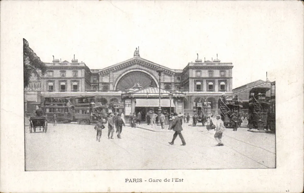 PARIS - Estação da Est — vista da fachada e da praça — editor não identificado - Frente