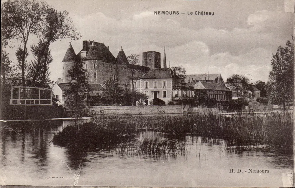 नेमूर्स — चैत्सल — एच. डी. - नेमूर्स - आगे