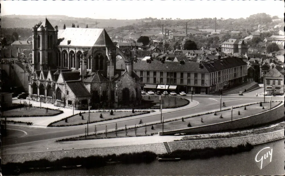 Montereau (Seine-et-Marne) — Blick auf die Kirche Notre-Dame und Saint-Loup (14. und 16. Jahrhundert) — Kunstausgabe « GUY » - Vorderseite