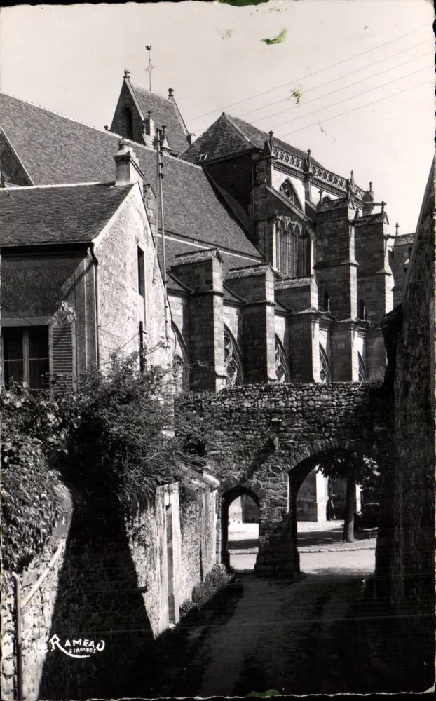 Saint-Sulpice-de-Favières — Die grinsende Gasse — Rameau, Stiampres - Vorderseite