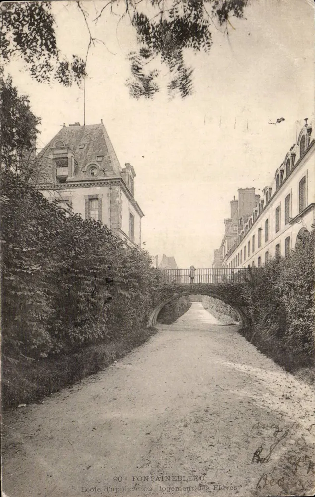 Fontainebleau — Escola de Aplicação, alojamento dos alunos — n°90 - Frente
