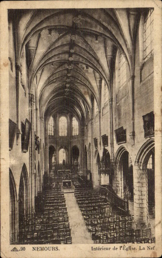 Nemours — Interior da Igreja. A Nave — C.A.P. Letellier (Paris) n°90 - Frente