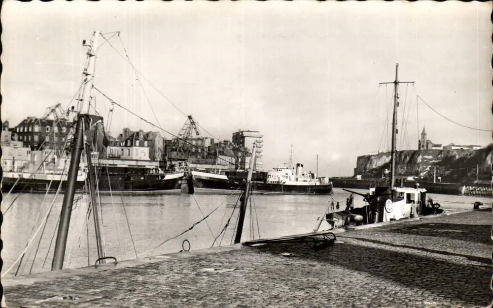Dieppe (Seine-Maritime) — Ansicht des Avant-Ports vom Carénage-Quai — Éditions du Globe - Vorderseite