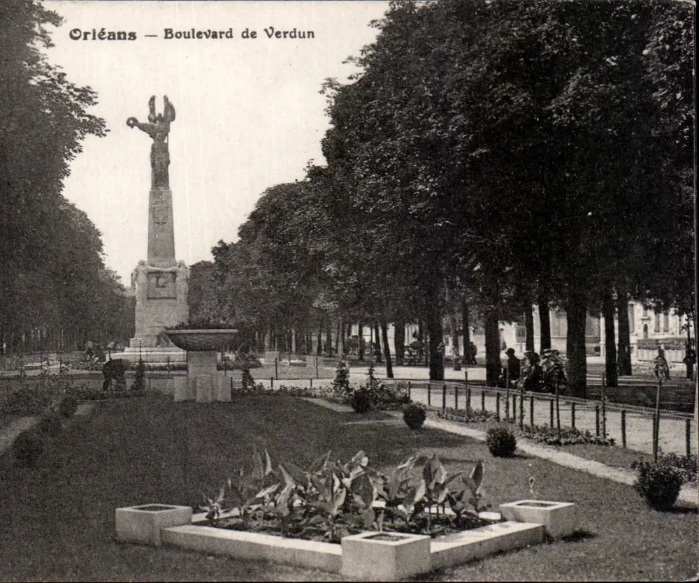 Orléans — Boulevard de Verdun — Monument aux morts - Frente