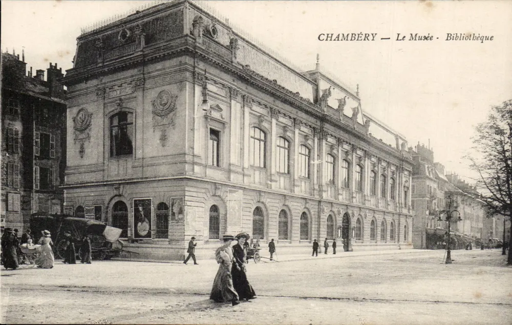 Chambéry — O Museu - Biblioteca — E. Reynaud, Chambéry - Frente
