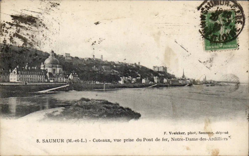 Saumur (M.-et-L.) - Die Hügel, Blick vom Eisenbrücke, Notre-Dame-des-Ardilliers - Vorderseite