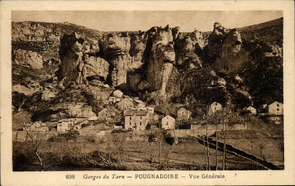 Gorges do Tarn — Pougnadoire — Vista Geral — n° 698 - Frente