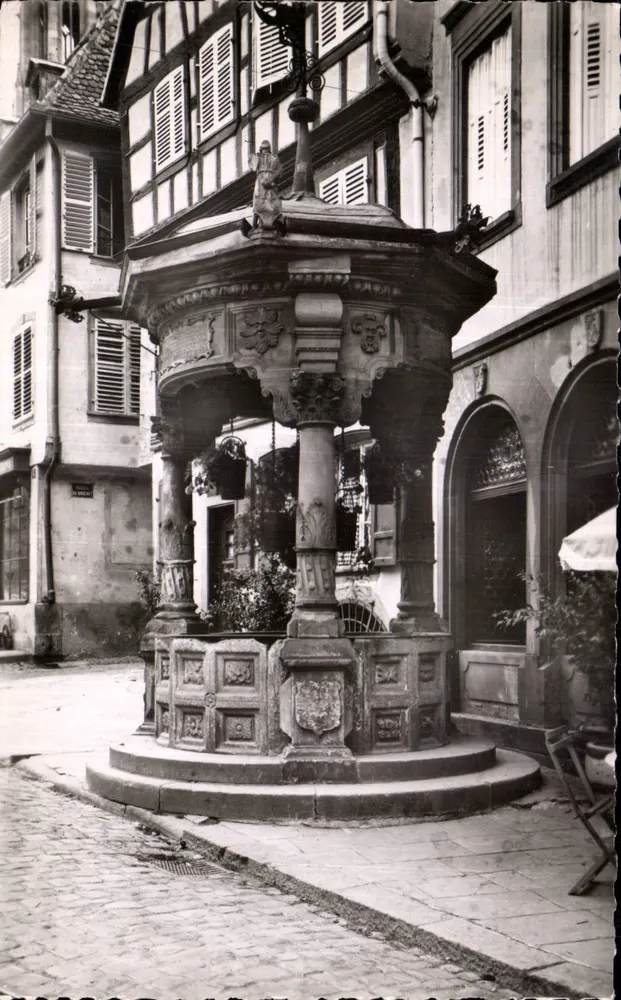 Obernai (Bas-Rhin) — Fontanna z 1579 roku — Wydawnictwo Luitb et Cie, Strażburg - Awers