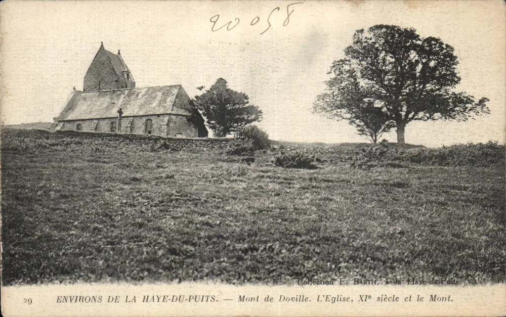 Um La Haye-du-Puits — Mont de Doville. Die Kirche, 11. Jahrhundert und der Berg. - Vorderseite