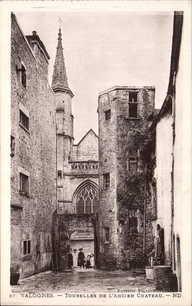 Valognes — Torres del antiguo castillo — Edición Pillo-Rouelle, ND - Anverso