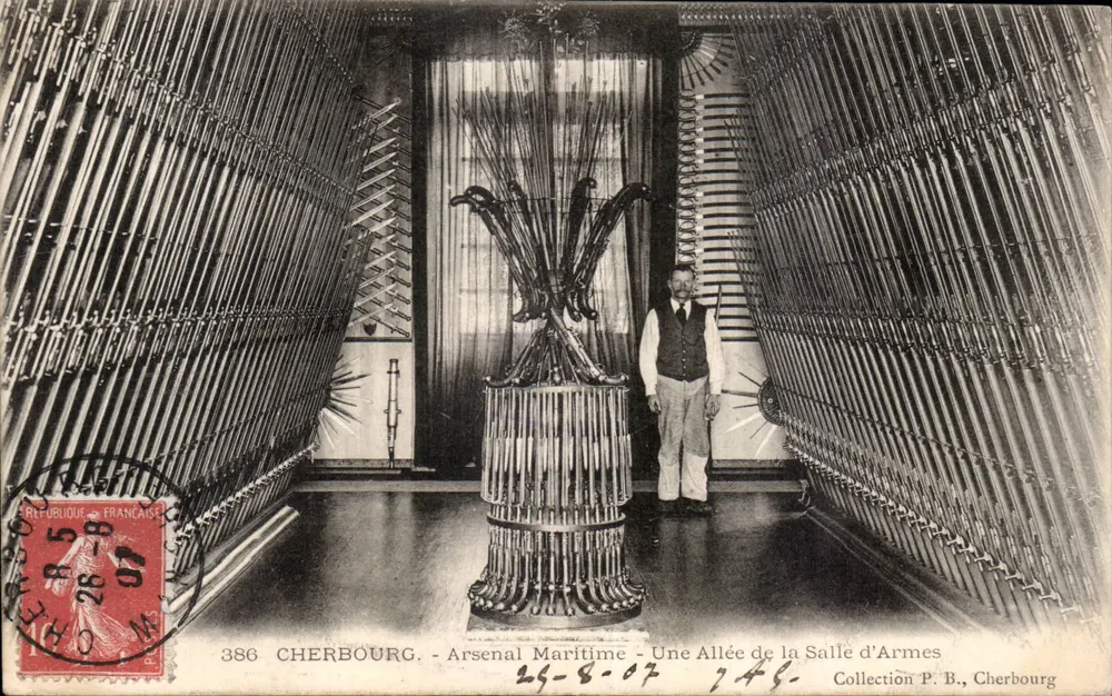 Cherbourg - Marinewaffenarsenal - Eine Reihe im Waffenraum — Sammlung P.B., Cherbourg - Vorderseite