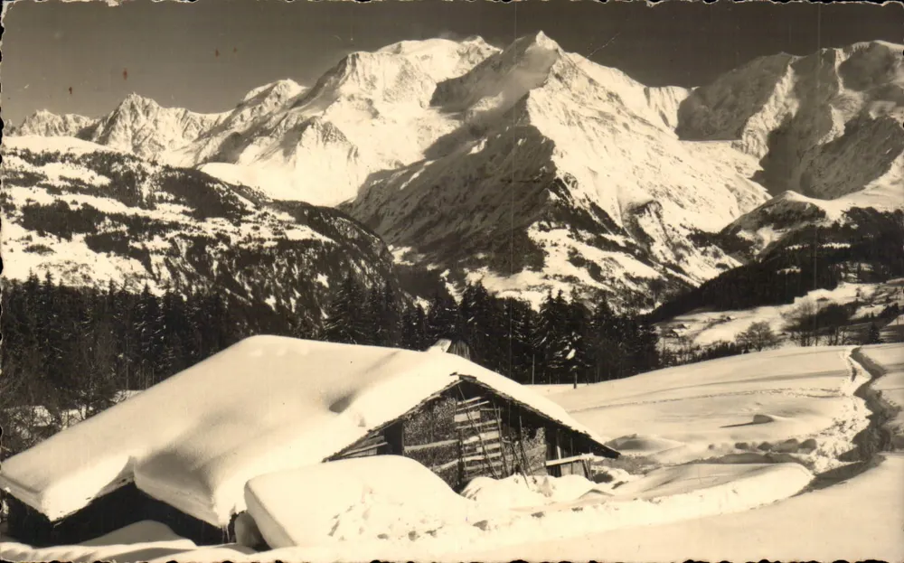 Monte Branco — vista invernal com cabana nevada — Foto Fyker & Cie, St-Étienne-les-Bains - Frente