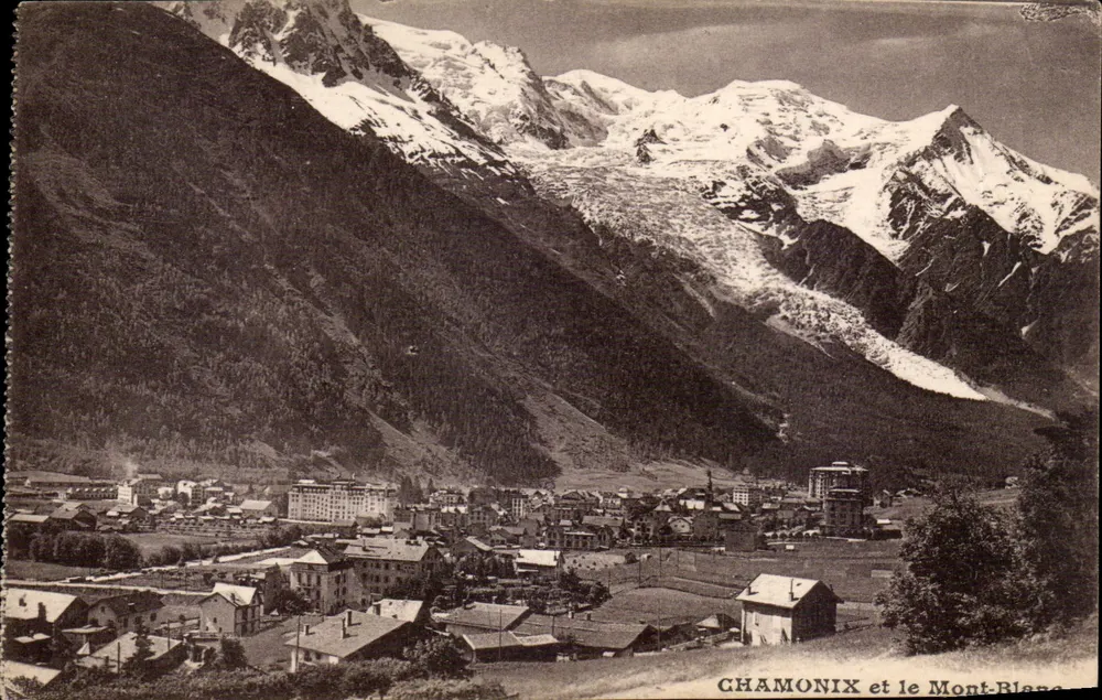 Chamonix e o Mont-Blanc — vista panorâmica — G. Tairras, fot. edit. Chamonix, Mont-Blanc - Frente