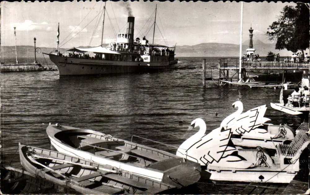 Evian-les-Bains — Passage eines großen Bootes — Les Editions J. Cailleteau - Vorderseite