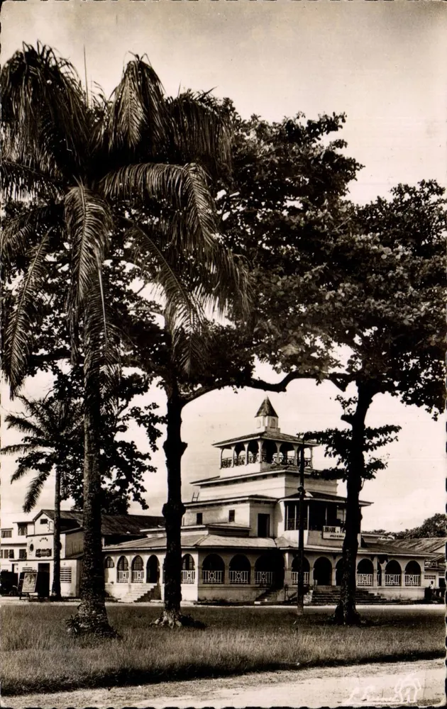 Das ehemalige Königspalais — Douala — Photo G. Prunet, P. 469 - Vorderseite