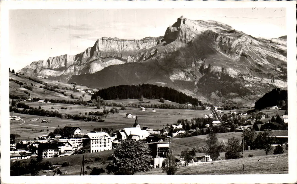 Mégeve — Estação de verão, 1113 m. e a Aiguille de Varan (2488 m.) — L. Morand, editor, n° E.21 - Frente