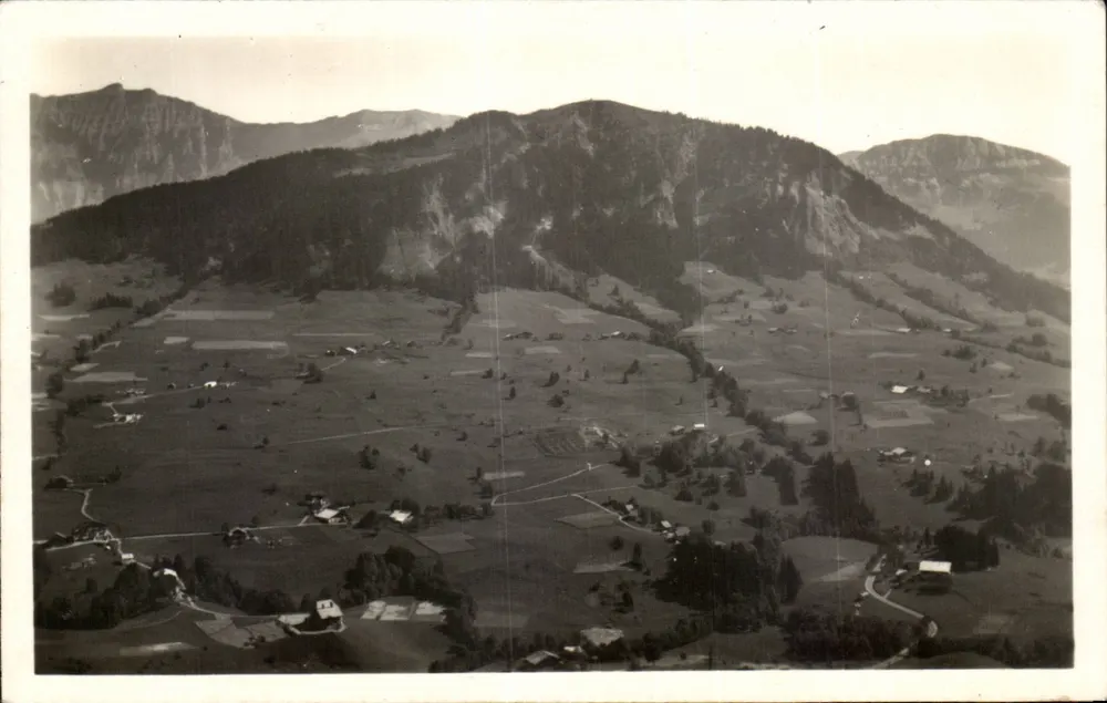 Mégève (Haute-Savoie) — vista aérea das montanhas e dos campos — editor não visível - Frente