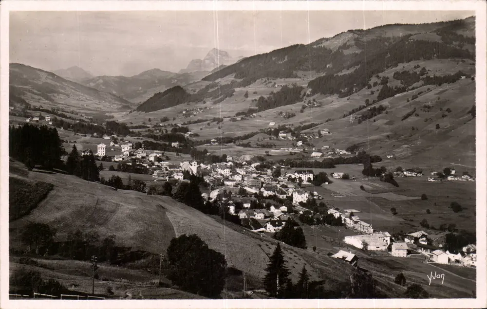 Mégeve — Vista geral e o vale de Arly — La Douce France - Frente