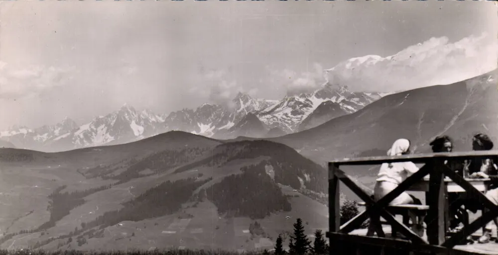 Mégeve (1113 m.) - Haute-Savoie — Ansicht der Aiguille du Midi (3813 m.) und des Mont-Blanc (4807 m.) — französische Herstellung, Nr. 3523 - Vorderseite