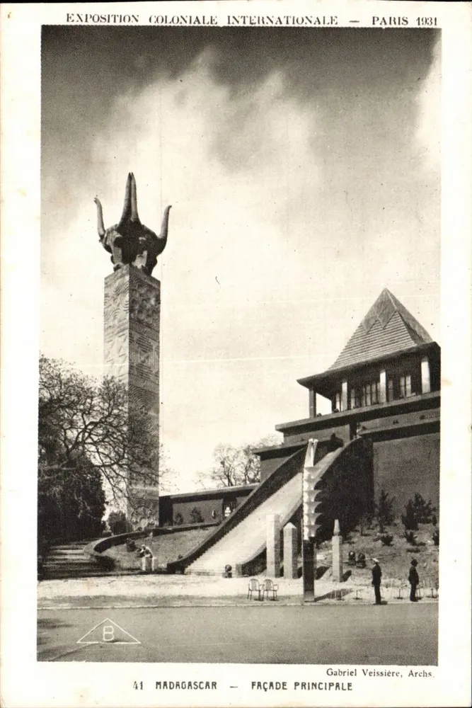 Madagaskar — Hauptfassade — Internationale Kolonialausstellung — Paris 1931 — Gabriel Veissière, Archs. - Vorderseite