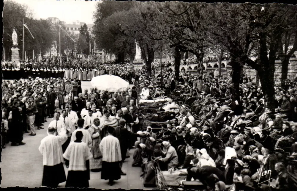 Benedizione dei Malati sull'Esplanade — Lourdes — Edizione QUINAULT - Recto