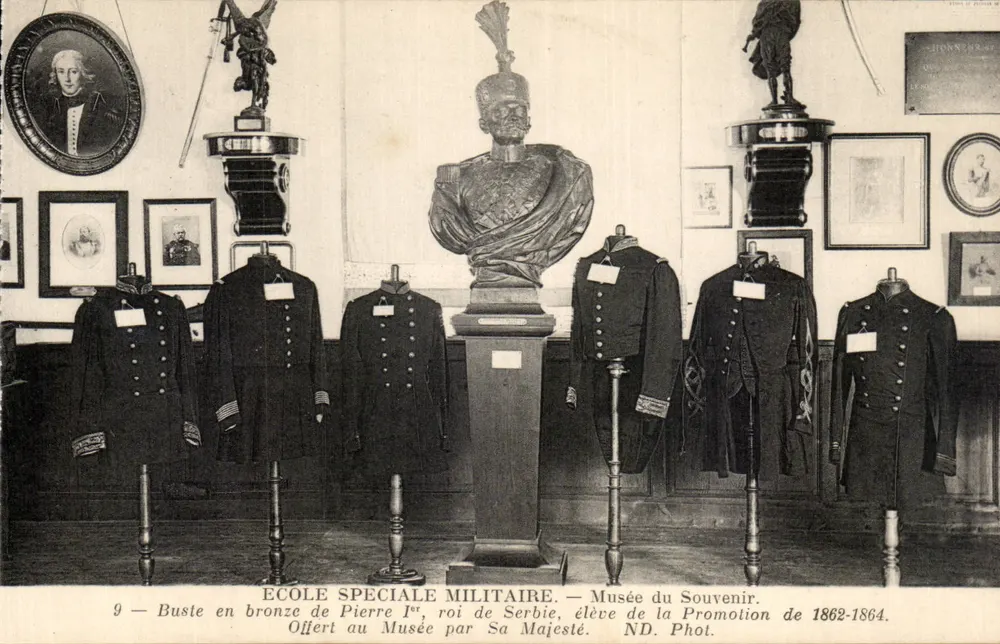 Spezielle Militärschule — Museum des Erinnerns — Büste von Peter I., König von Serbien, Schüler der Klasse 1862–1864 - Vorderseite