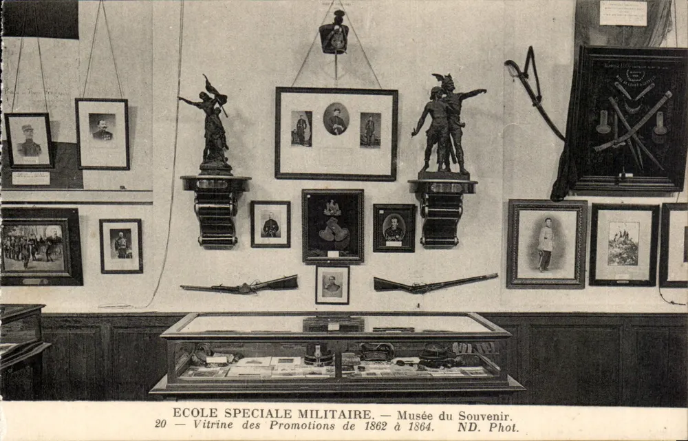 Spezielle Militärschule — Museum des Erinnerns — Vitrine der Promotions von 1862 bis 1864 — ND. Phot. - Vorderseite
