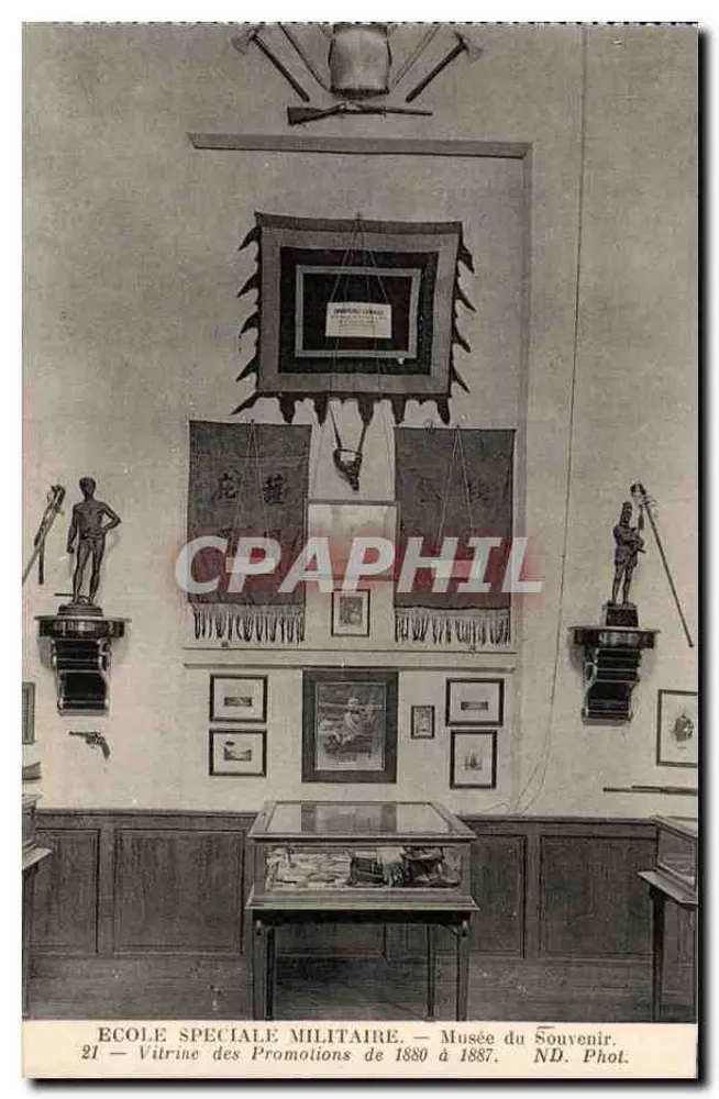 Spezielle Militärschule — Museum des Erinnerns — Vitrine der Promotions von 1880 bis 1887 — ND. Phot. - Vorderseite