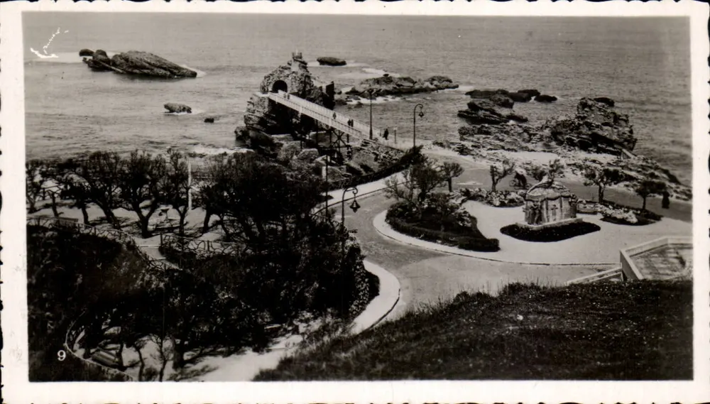 Vista do farol da Ponta da Torche — Saint-Jean-de-Luz — editor desconhecido, n° 9 - Frente