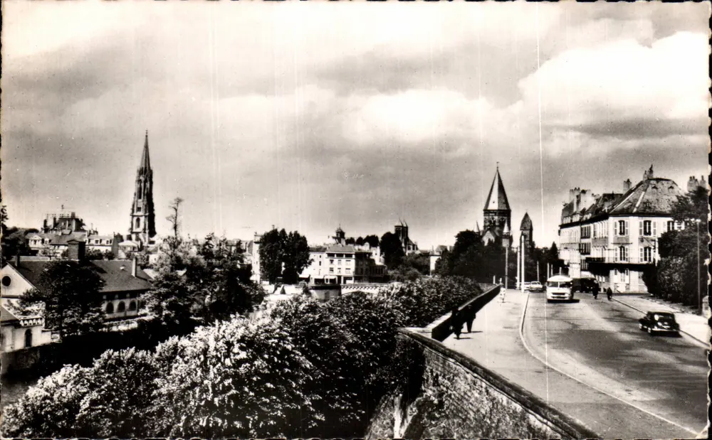 Metz (Moselle) — Vista da Esplanada sobre o Templo Protestante — Éditions du Temple, Paris - Frente