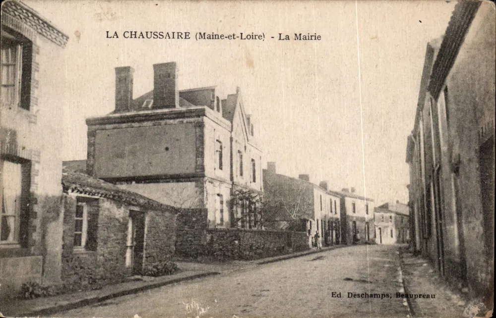 La Chaussaire (Maine-et-Loire) — La Mairie — Ed. Déschamps, Beaupréau - Frente