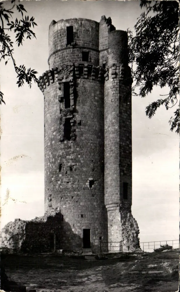 Montlhéry (S.-et-O.) — A torre de um castelo — Edição d'Art-Rameau, Exemplos - Frente