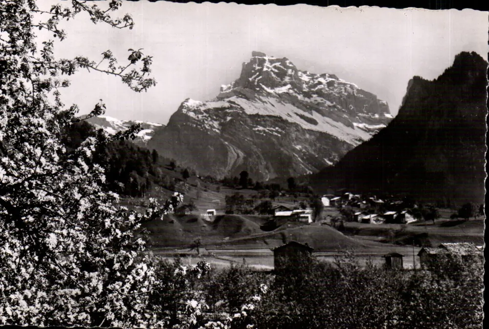 SIXT (Haute-Savoie) — Dorf Maisonneuve. Die Pointe de Sales (2494 m.) — Éditions GIL, Amécy - Vorderseite