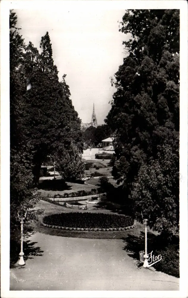Châtellerault (Vienne) — Ansicht der Allées du Jardin Public — Verlag Flor - Vorderseite