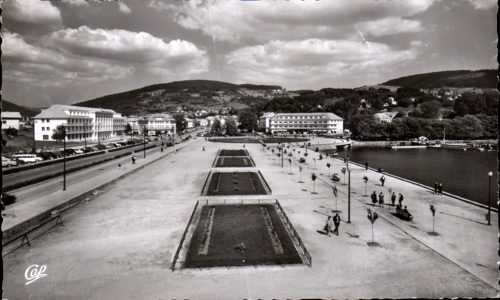 Gérardmer — A Esplanada da margem do lago — Cap - Frente
