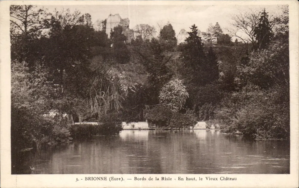 Brionne (Eure) — Ufer der Risle — Oben, das Alte Schloss - Vorderseite