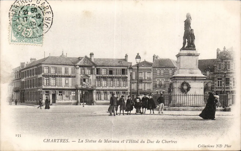 Chartres — Die Statue von Marceau und das Hotel des Herzogs von Chartres — Collections ND Phot - Vorderseite