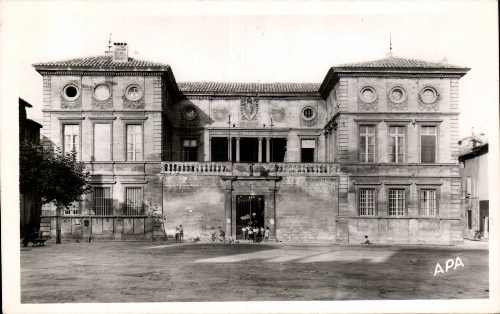 Beaucaire — A Prefeitura — editor APA - Frente