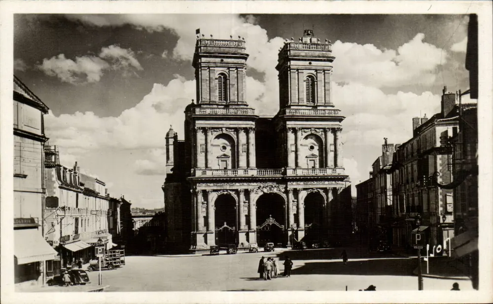 Auch (Gers) — Die Kathedrale (15. und 16. Jahrhundert) und Place de la République — Éditions d'Art 'Yvan' Paris - Vorderseite