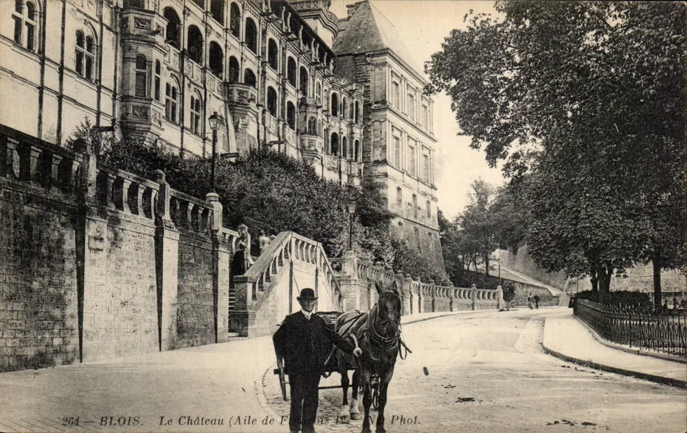 Blois — Le Château (Aile de François Ier) — N° 264 — Aile Phot. - Recto