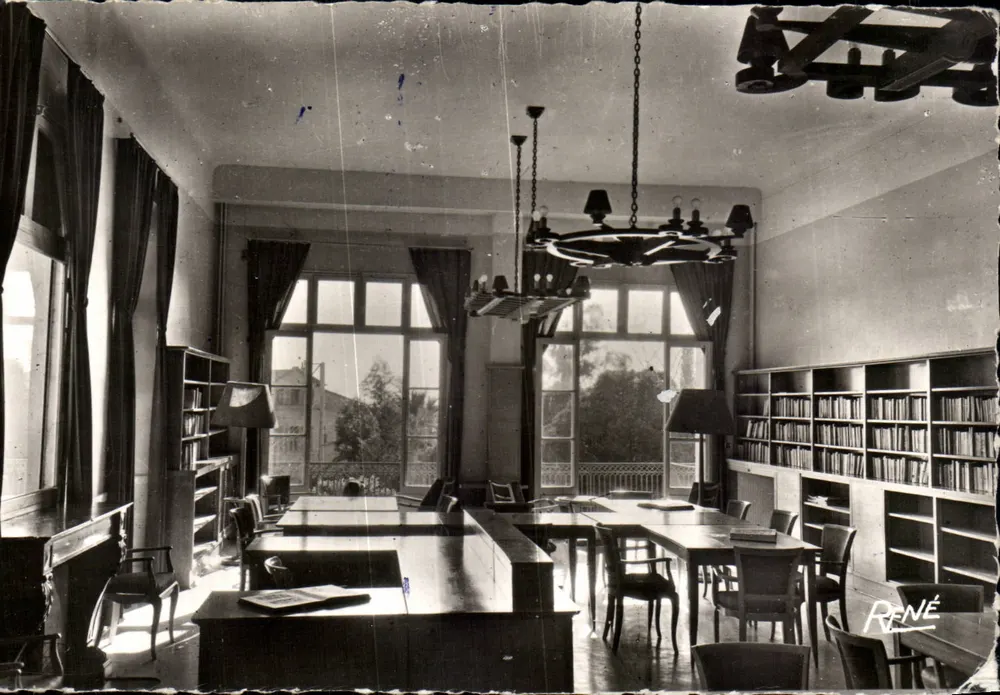 Bibliothek — Sanatorium und Erholungsheim « Château-Palmiers » (Var) — RENÉ - Vorderseite