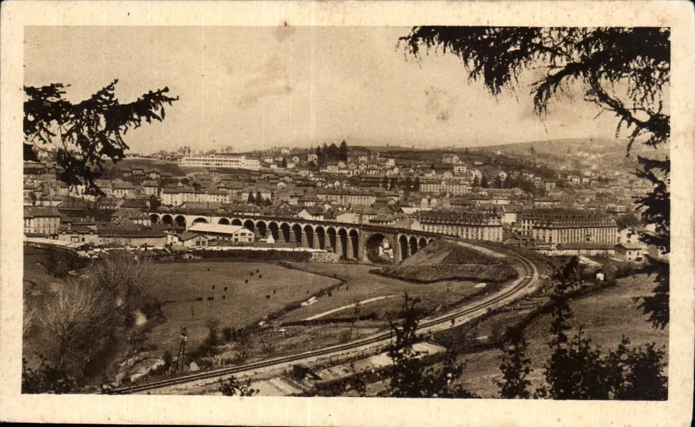 Aurillac — Vista geral — O Viaduto — Editor Maitre-Laborde, n° 122 - Frente