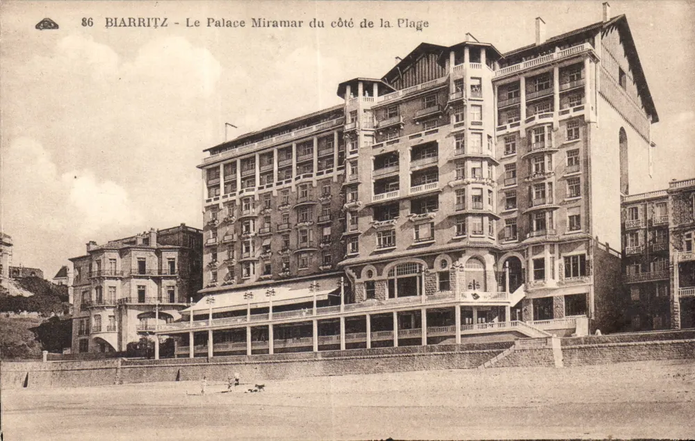 Biarritz - Das Palace Miramar von der Seite des Strands — Verlag: Alliance des Arts Photographiques, Straßburg — Seriennummer 86 - Vorderseite