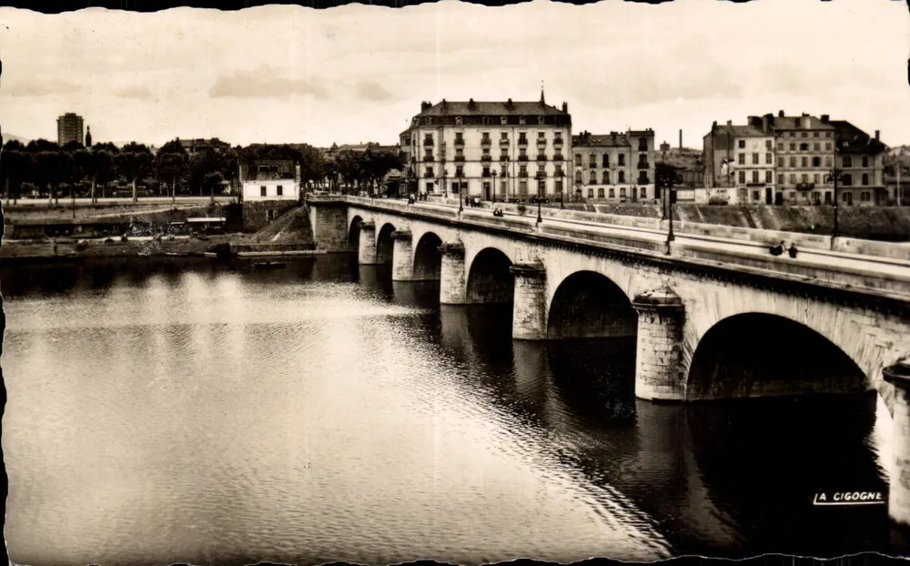 O Ponte sobre a Loire — Roanne — Ed. « La Cigogne » - Frente