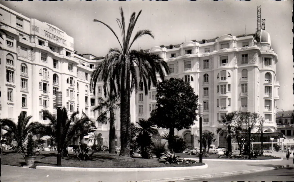 Hotel Majestic — Cannes — Editor L. Gilletta, NICE - Frente